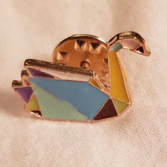 3/$20 pin sale!! Origami Swan enamel pin - Picture 1 of 2